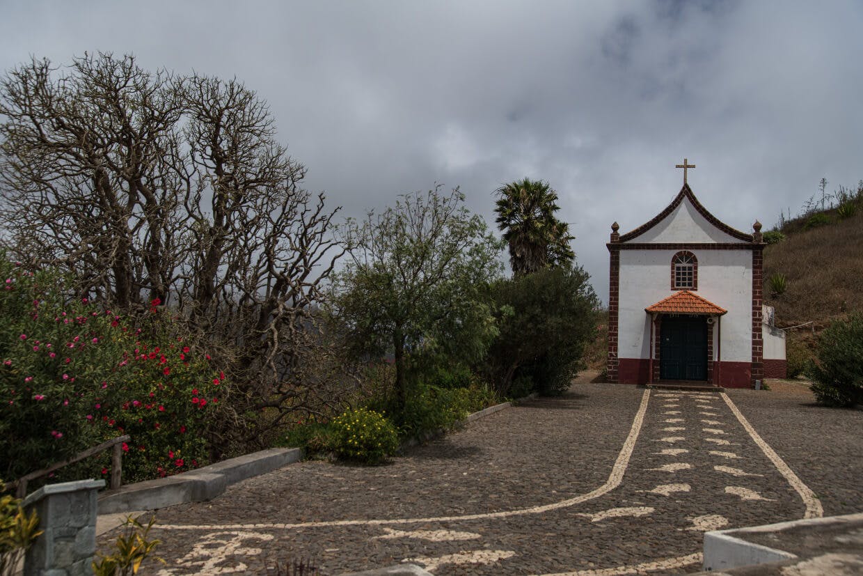 Cachaço Village - Mte Cintinha Chapel