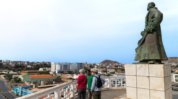Os primeiros anos e a herança colonial